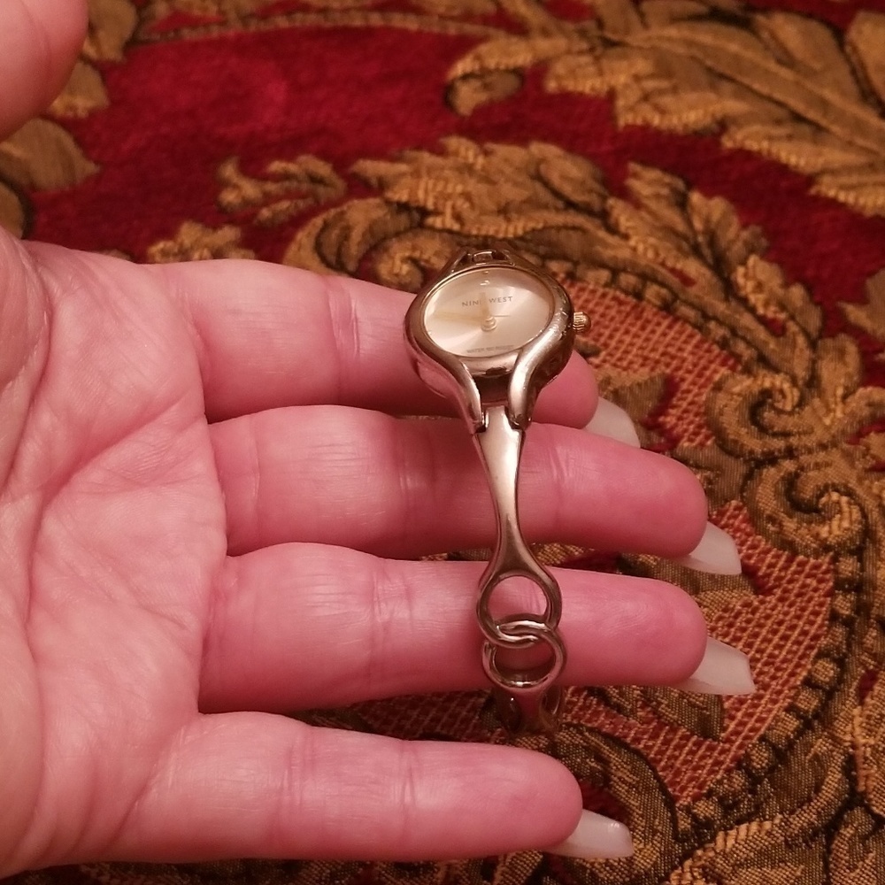 VINTAGE NINE WEST SILVER WATER PROOF LADIES WATCH - Picture 5 of 14